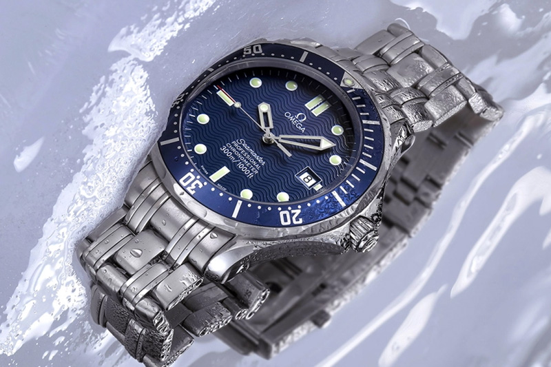 روزی دیگر بمیر (۲۰۰۲) با بازی پیرس برازنان - امگا Seamaster Professional 300M Ref. 2531.8