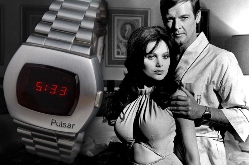 زندگی کن و بگذار بمیرد (1973) با بازی راجر مور - Rolex Submariner Ref. 5513 & Pulsar LED digital watch