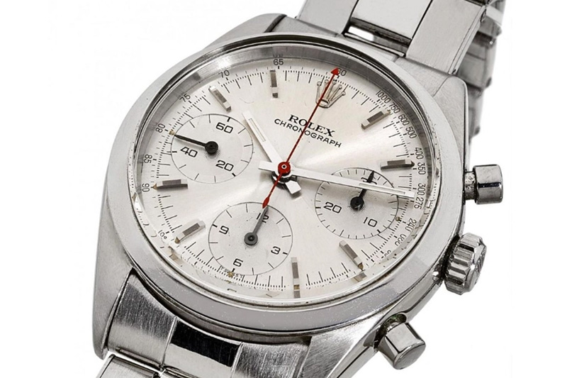 در خدمت سرویس مخفی ملکه (1969) با بازی جورج لیزنبی- Rolex Chronograph