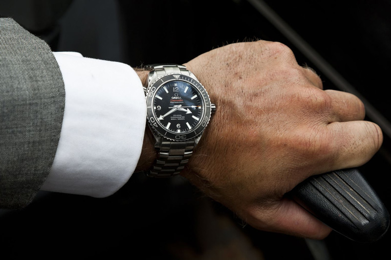 اسکای فال (۲۰۱۲) با بازی دنیل کریگ - امگا Omega Seamaster Planet Ocean Ref. 232.30.42.21.01.001