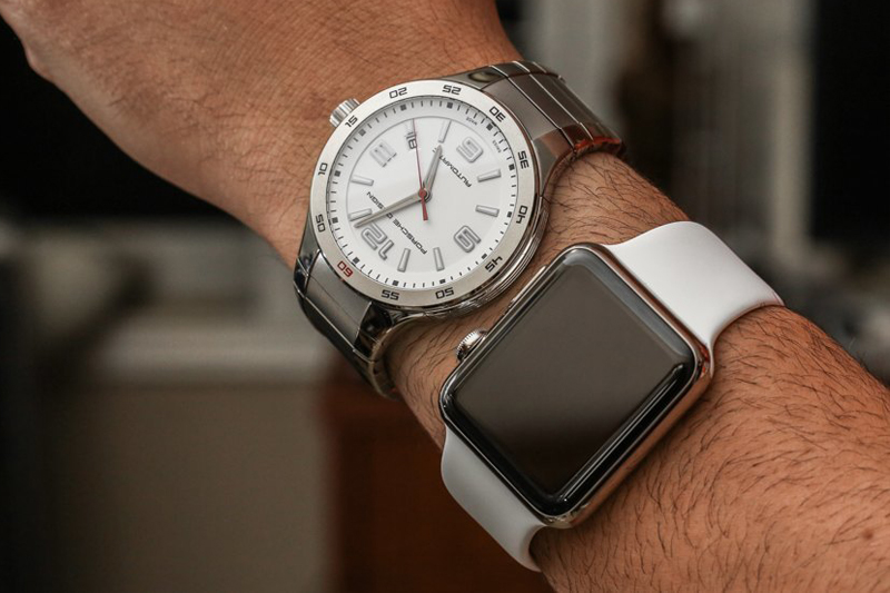 مقایسه ساعت هوشمند و کلاسیک روی دست