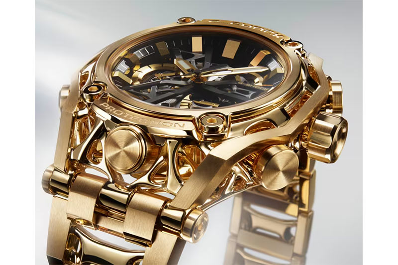 استفاده یک معدن سنگ قیمتی به همراه طلای ۱۸ عیار طلا در ساعت G-Shock G-D001